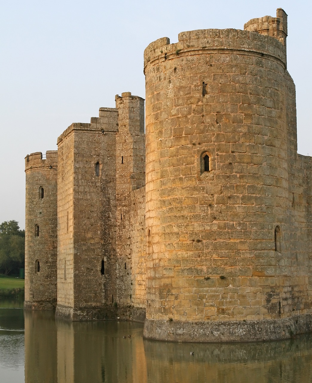 battlements blue bodiam free photo