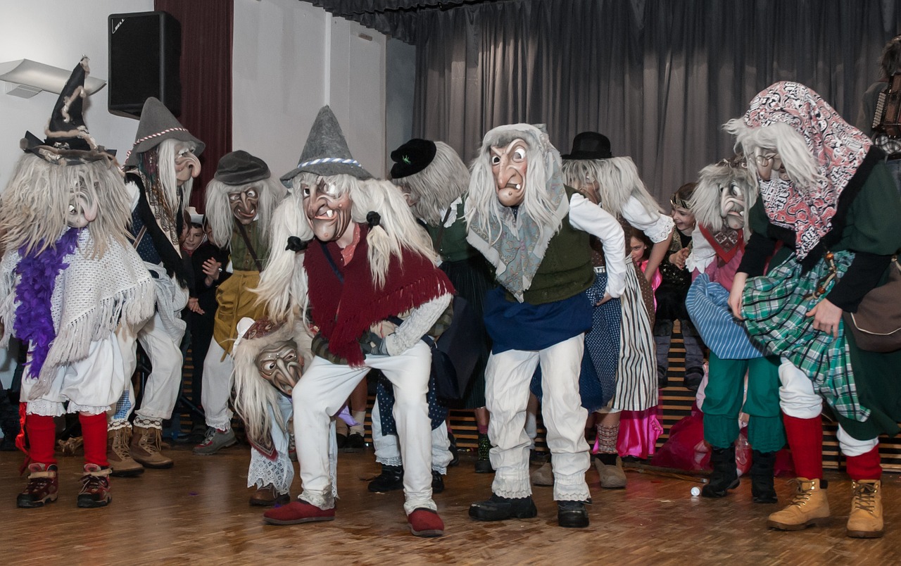 baumkirchner junghexen costumes carnival free photo