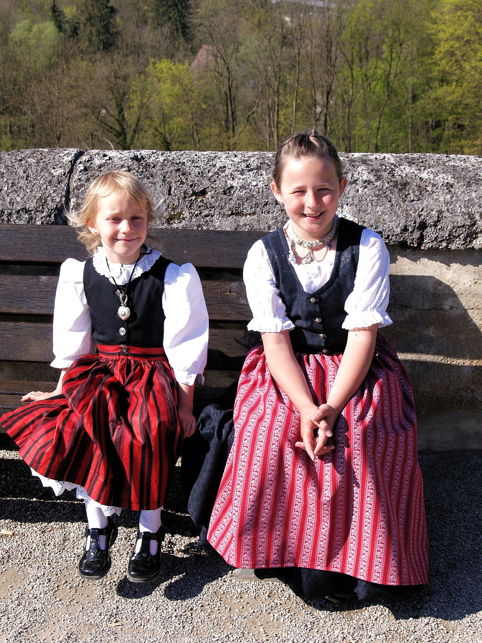 bavarian children girls free photo