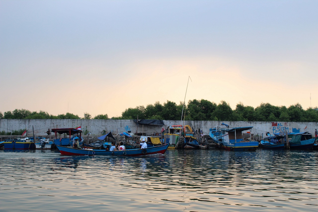 bay  boat  water free photo