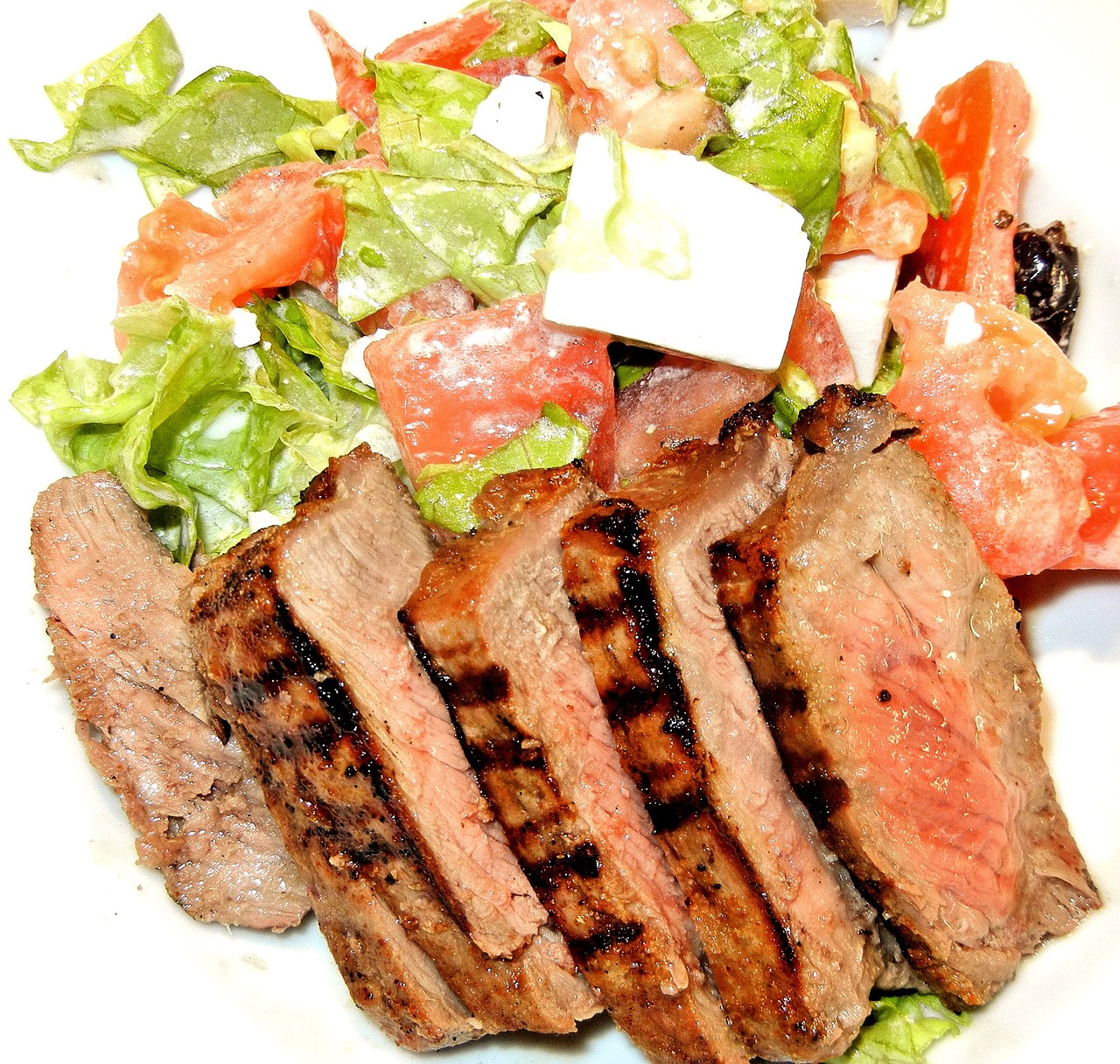 bbq steak sliced salad free photo