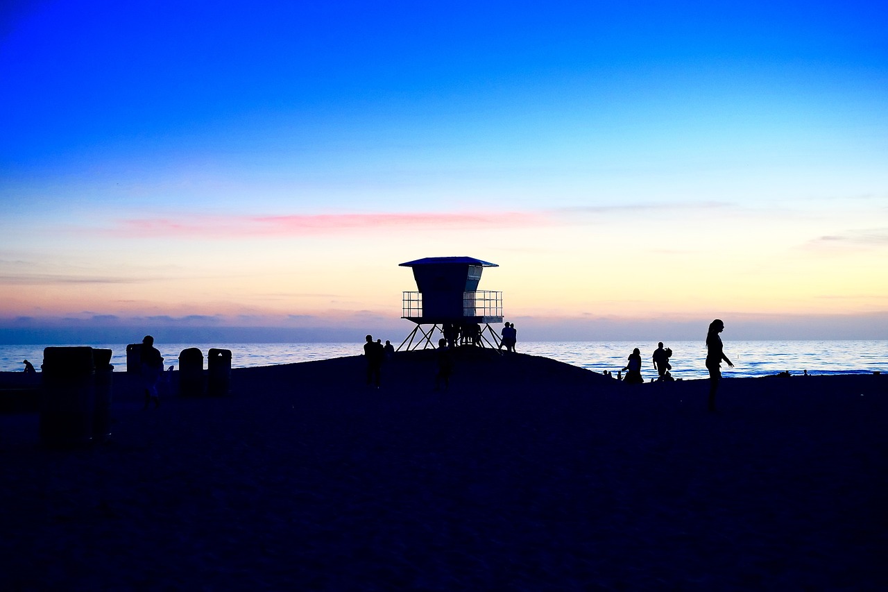 beach lifeguard tower free photo