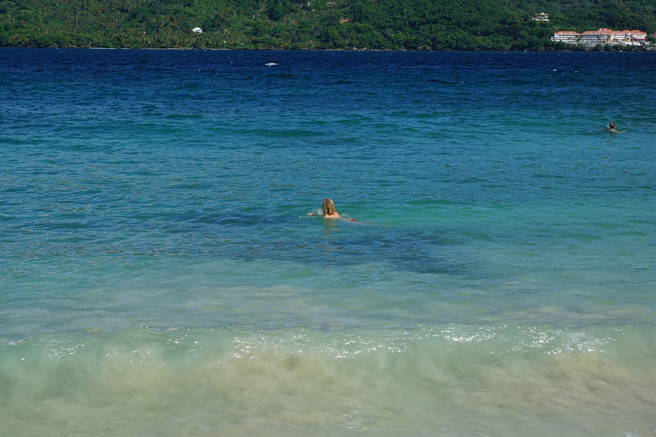 beach levantado swim free photo