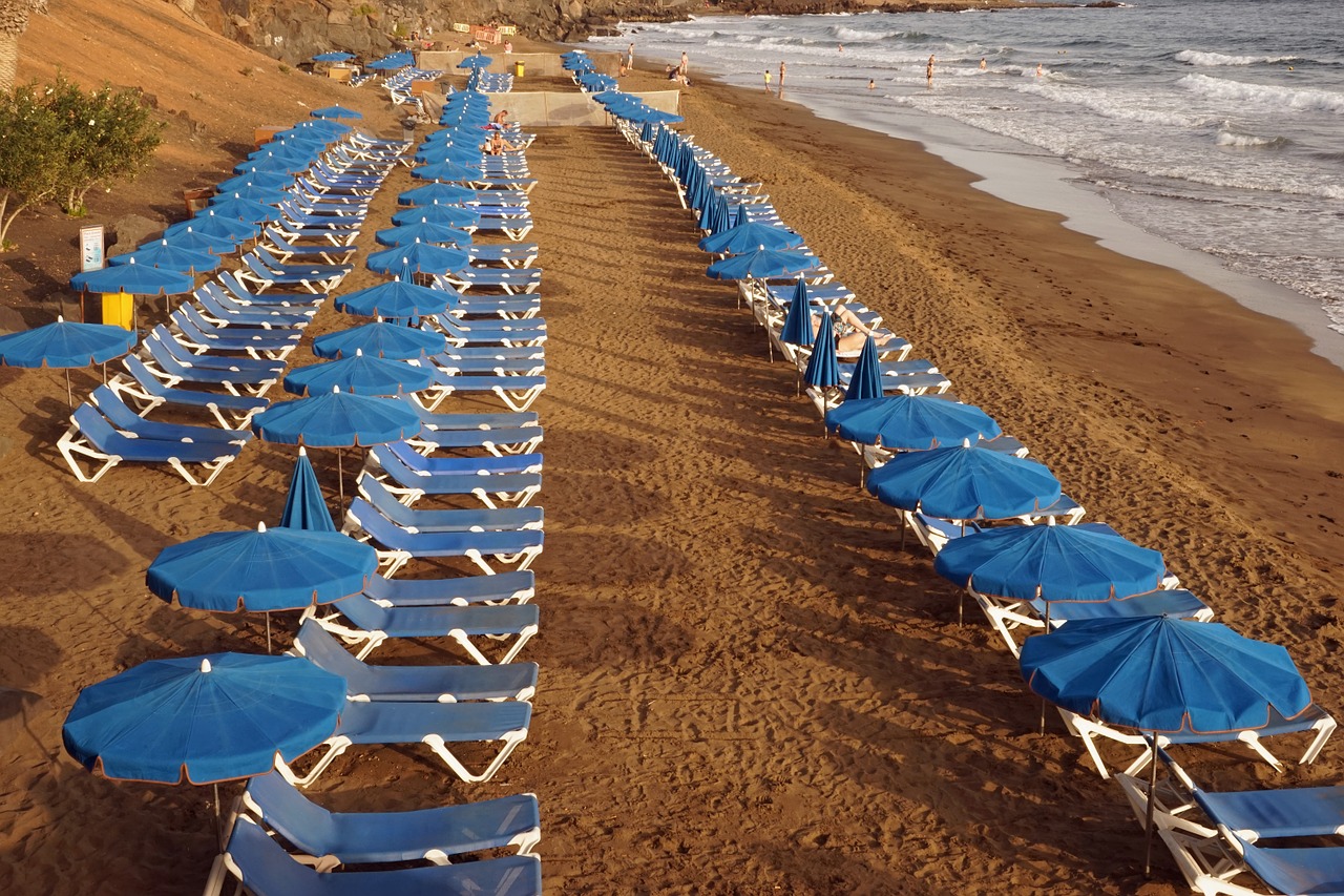 beach concerns sun loungers free photo