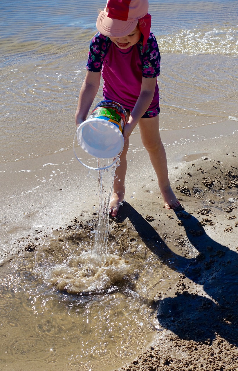 beach child bucket free photo