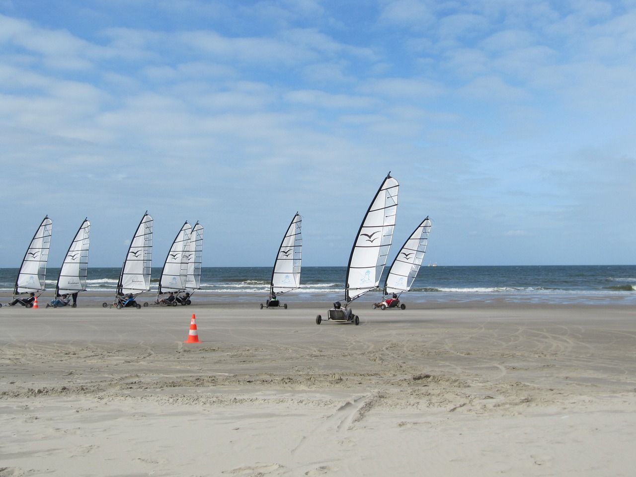 beach sand wheels free photo