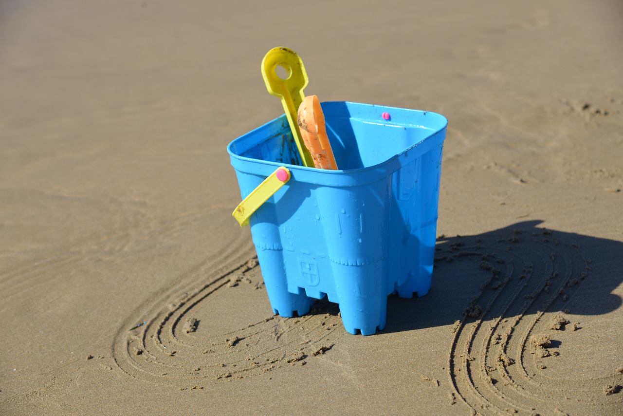 beach bucket spade free photo