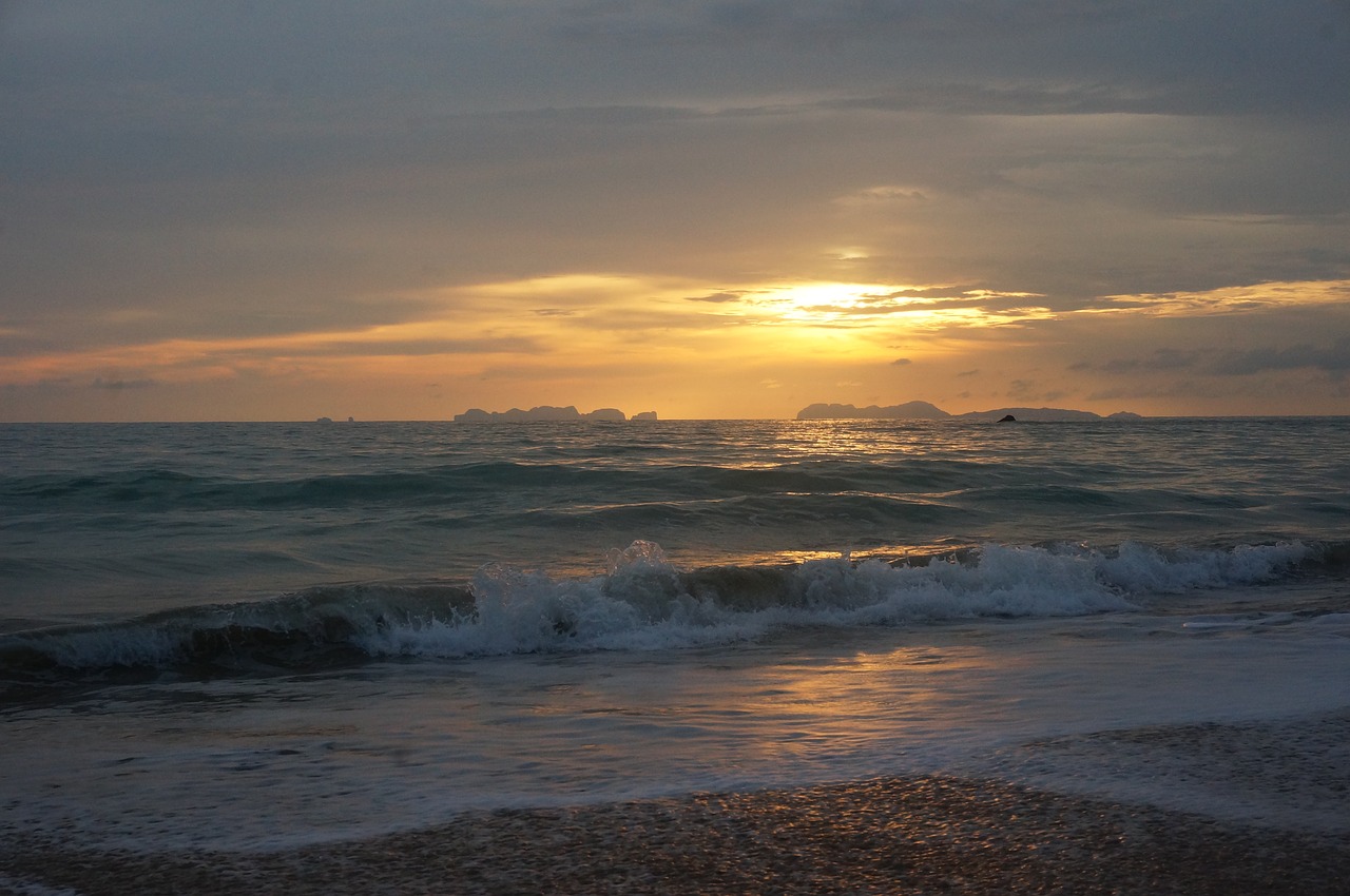 beach twilight the sea free photo