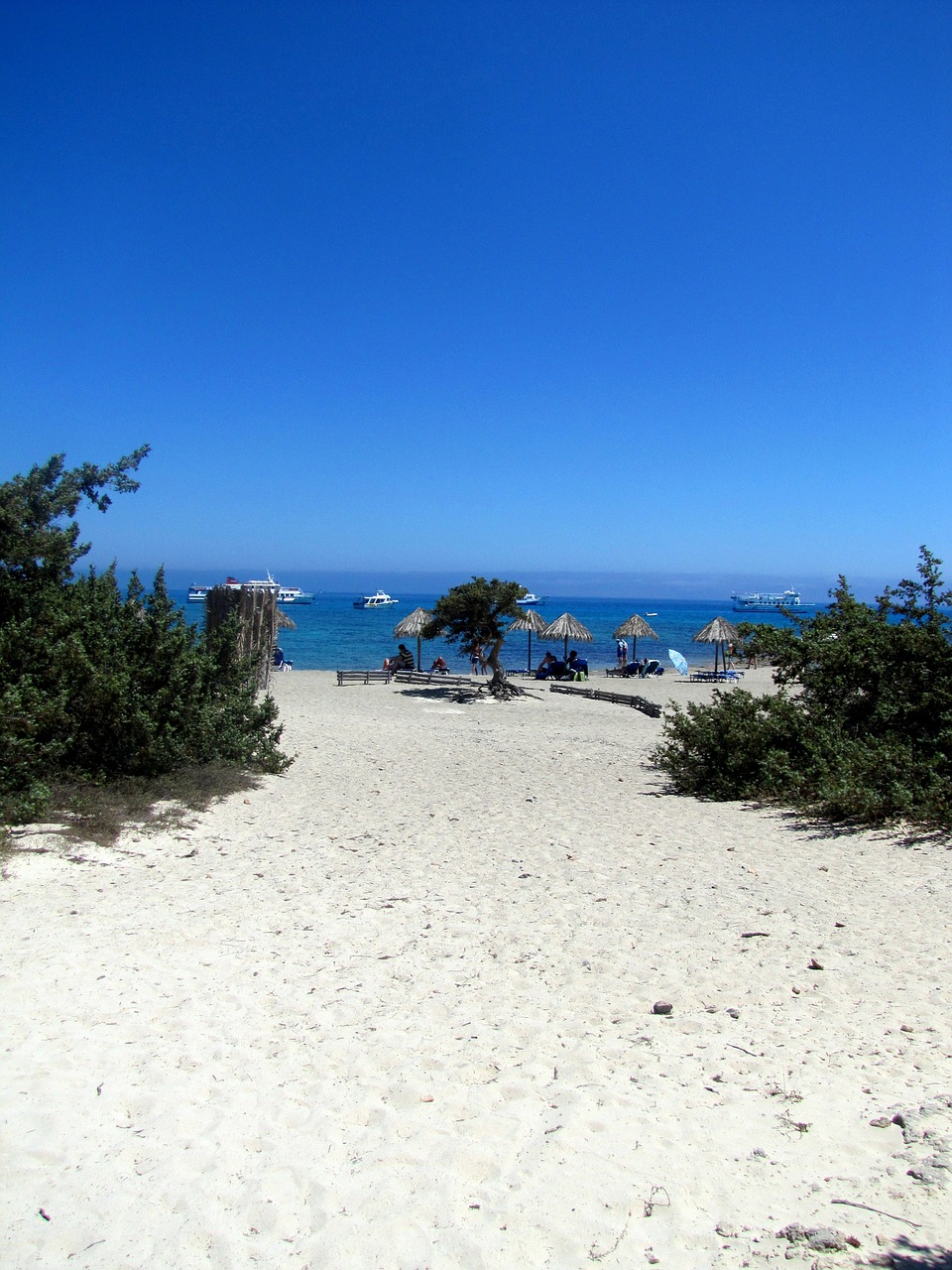 beach sand crissi island free photo