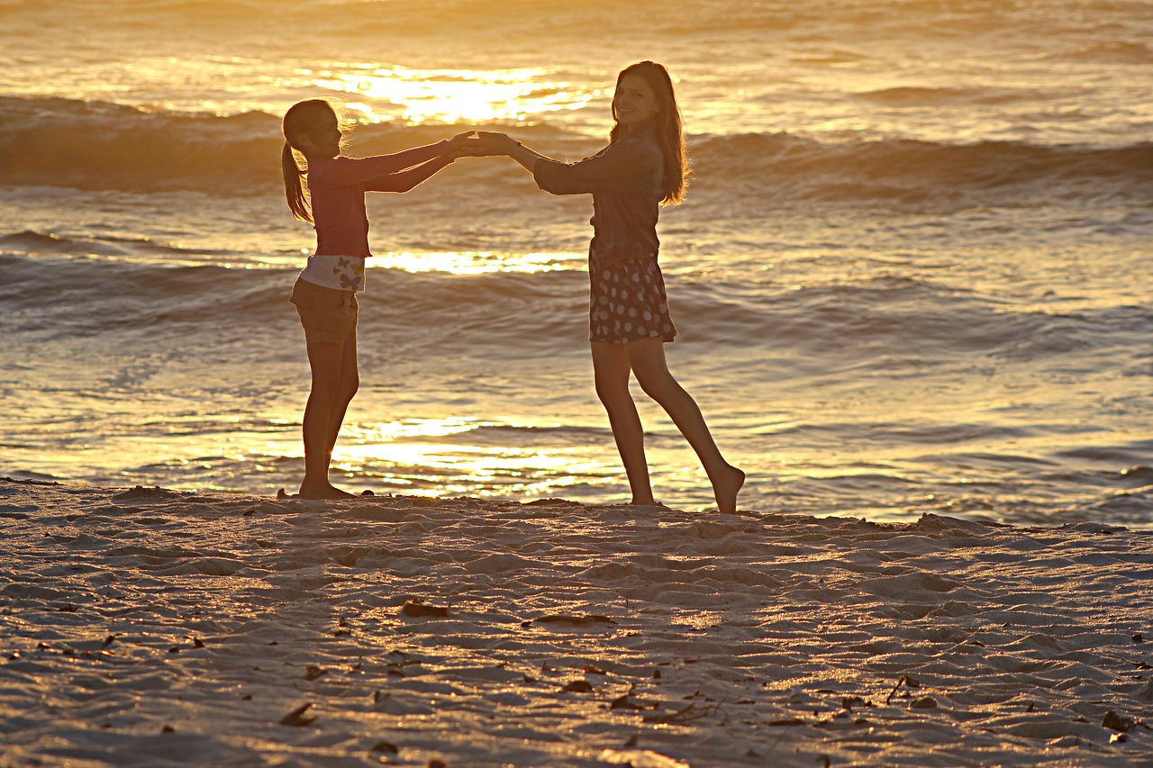 beach girls play free photo