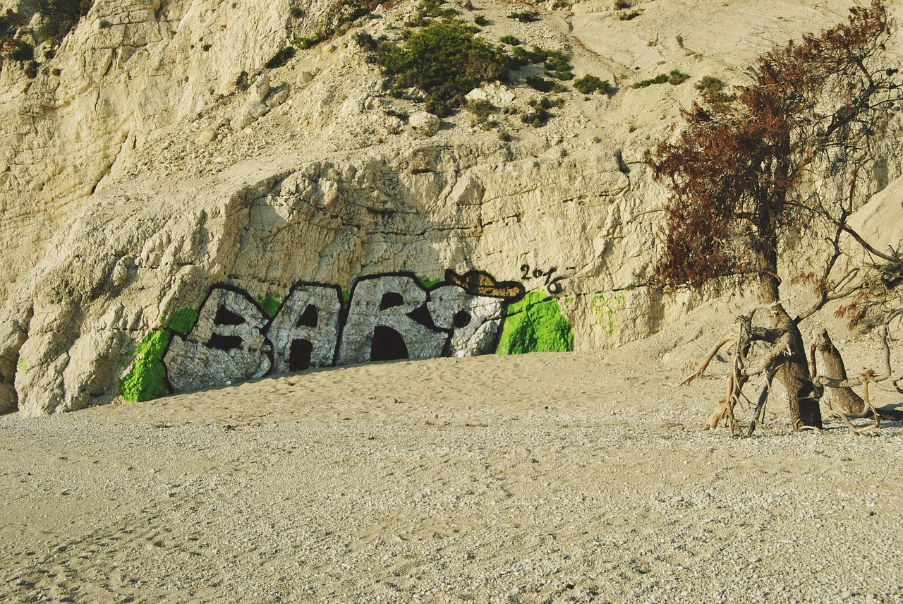 beach graffitti paint free photo