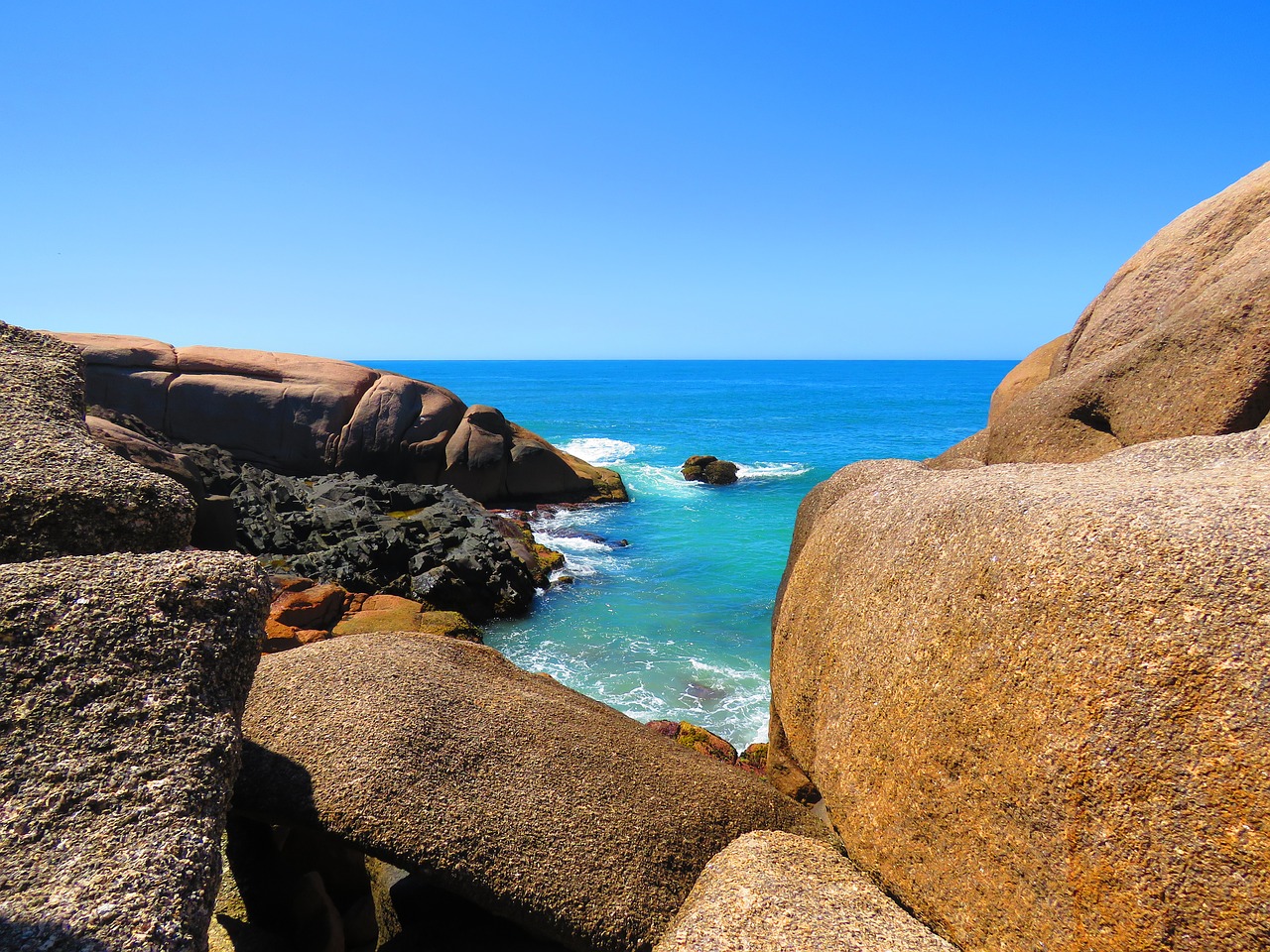 beach stones mar free photo