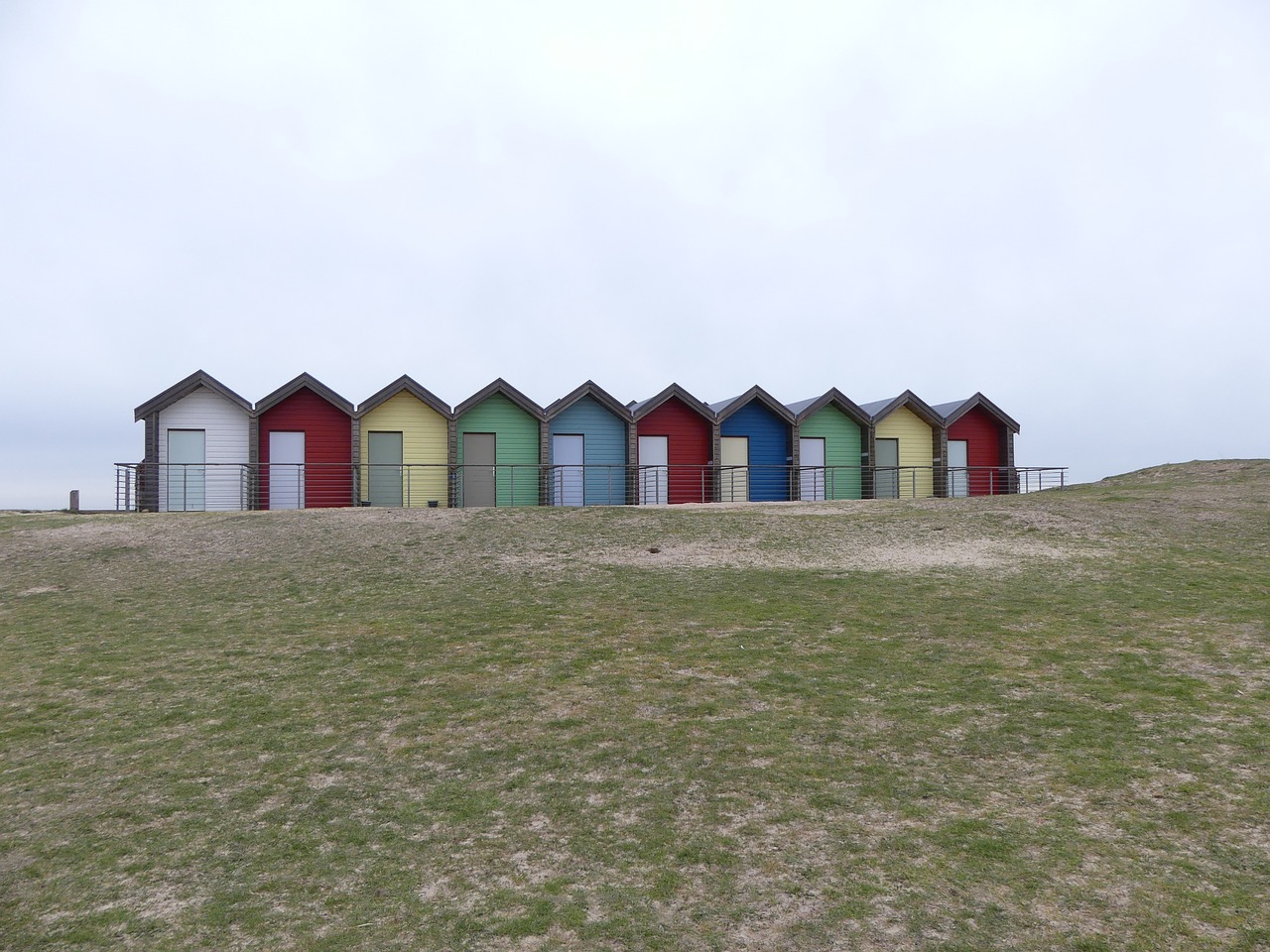 beach beach huts seaside free photo