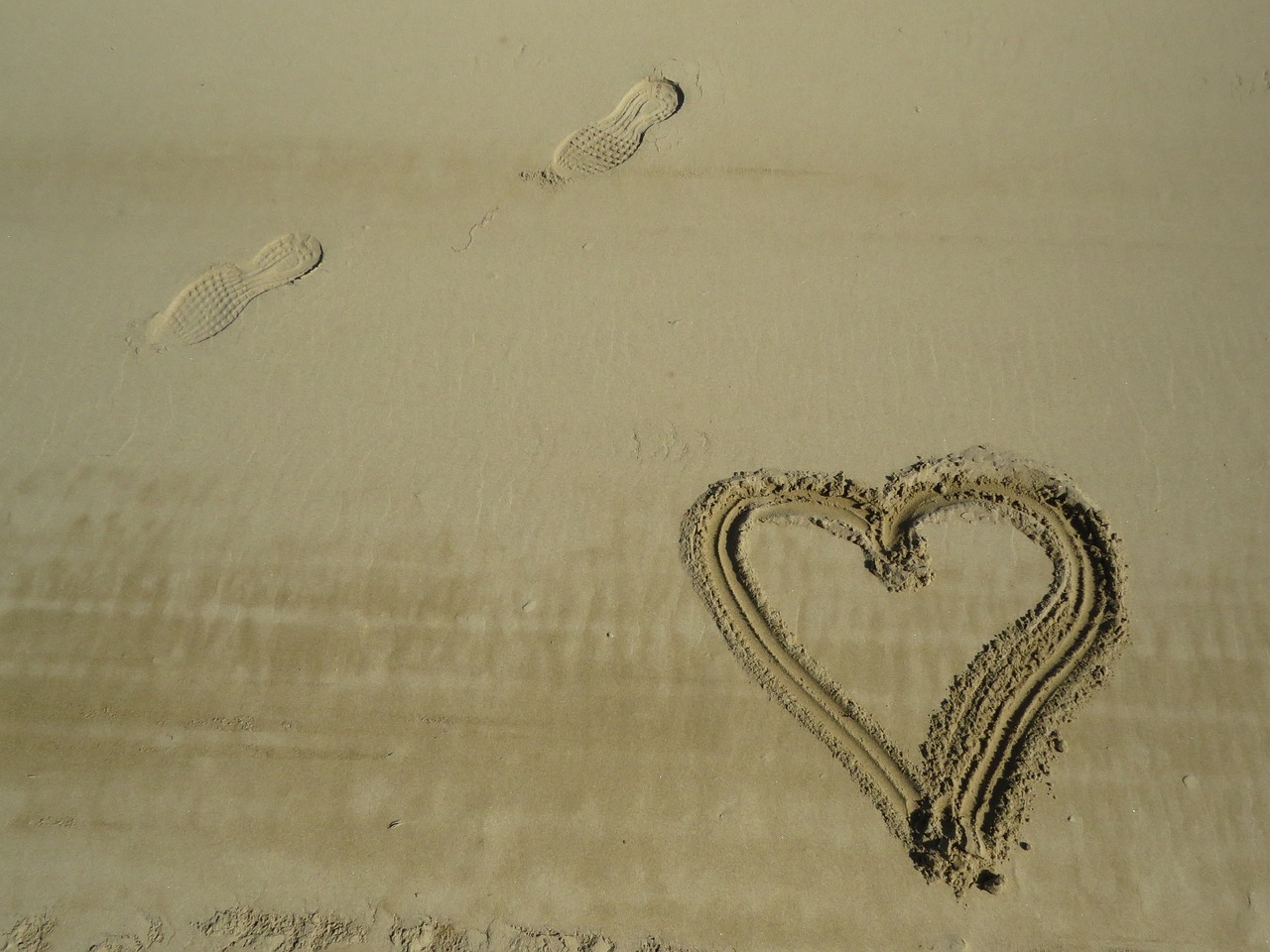 beach sand heart free photo