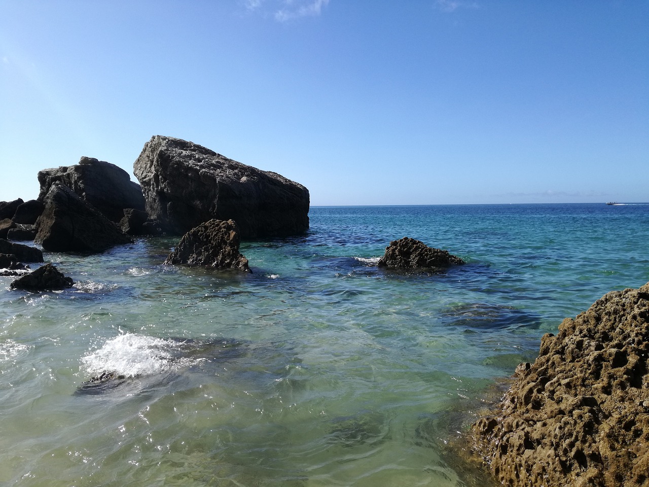 beach sesimbra ocean free photo