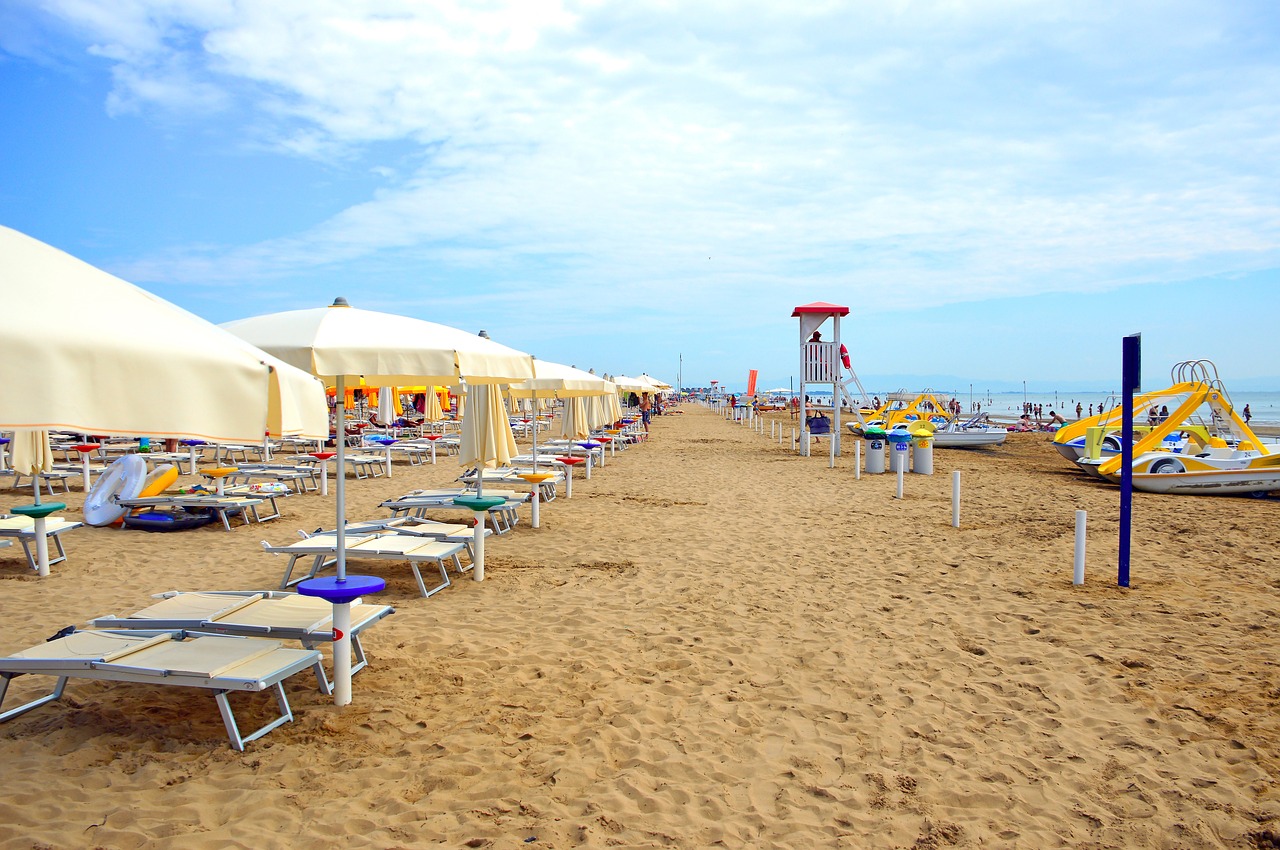 beach  sun loungers  sea free photo