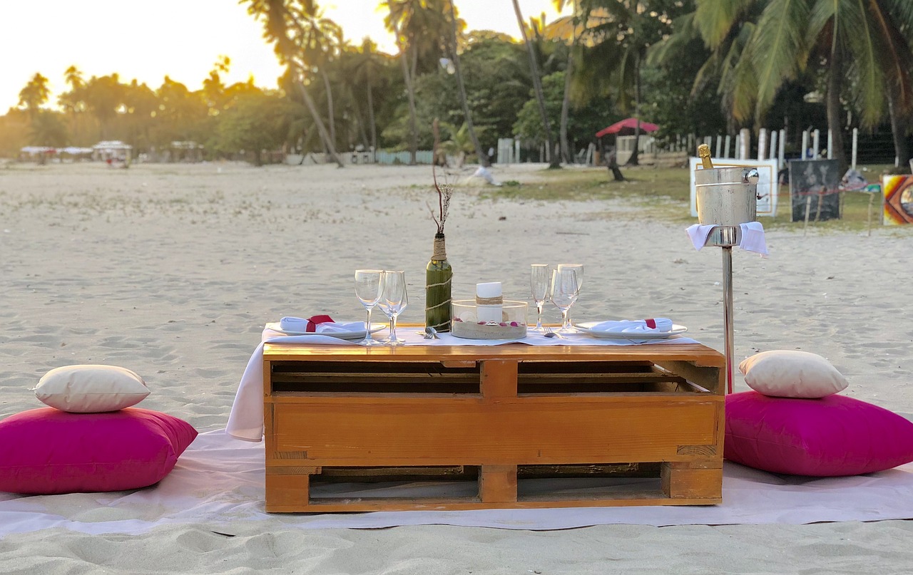beach  dinner table  romantic free photo