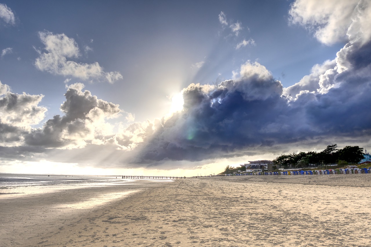 beach  sun  clouds free photo