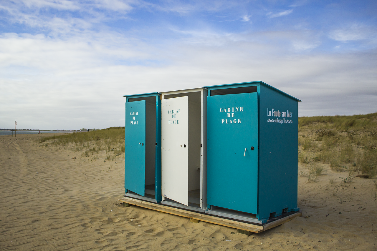 beach  cabin  sea free photo