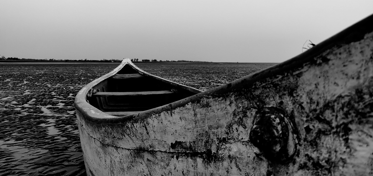 beach  boat  blackandwhite free photo