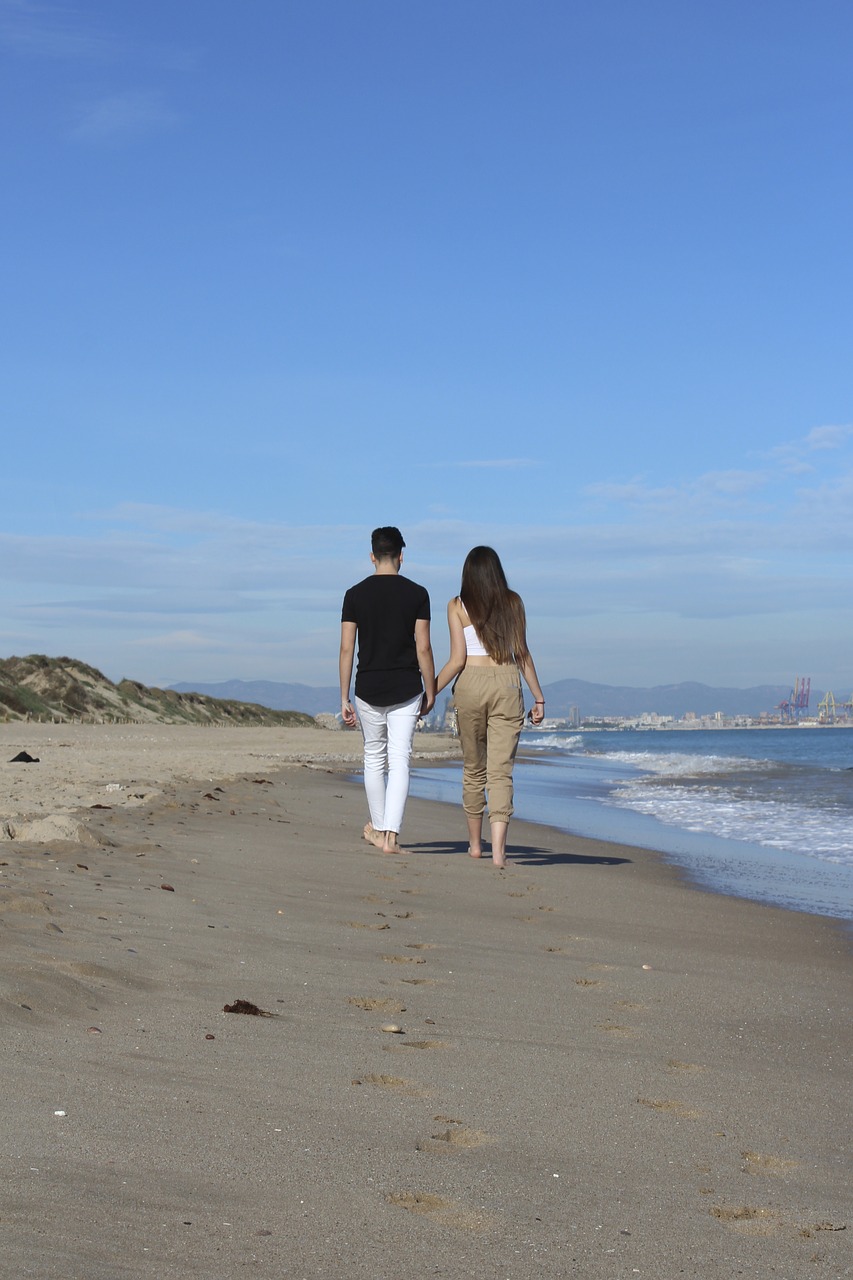 beach  horizon  couple free photo