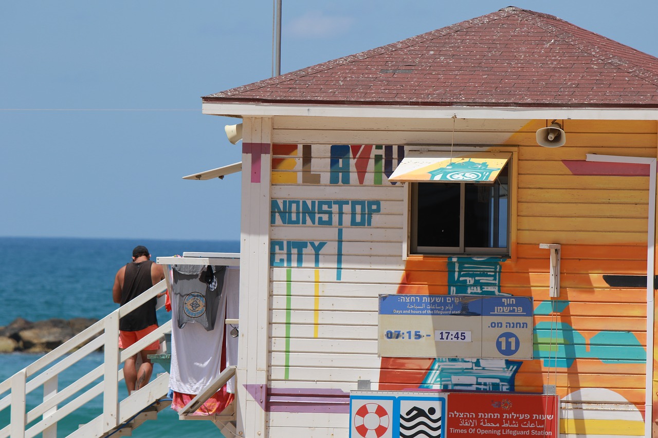 beach  lifeguard station  rescue free photo