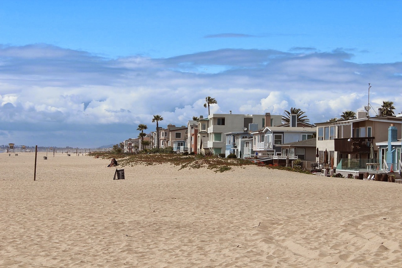 beach houses sky free photo