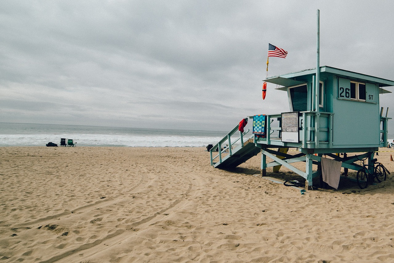 beach lifesavers hut free photo