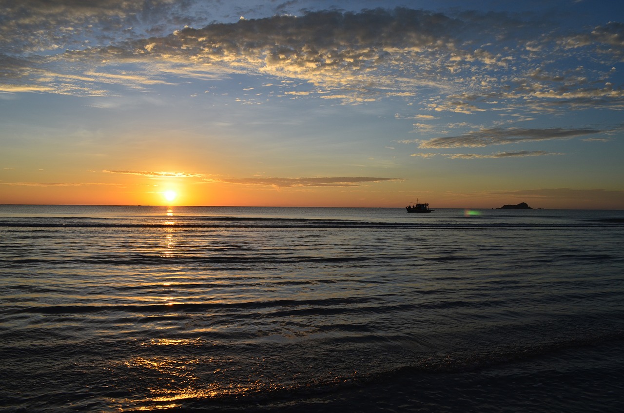 beach sunrise o free photo