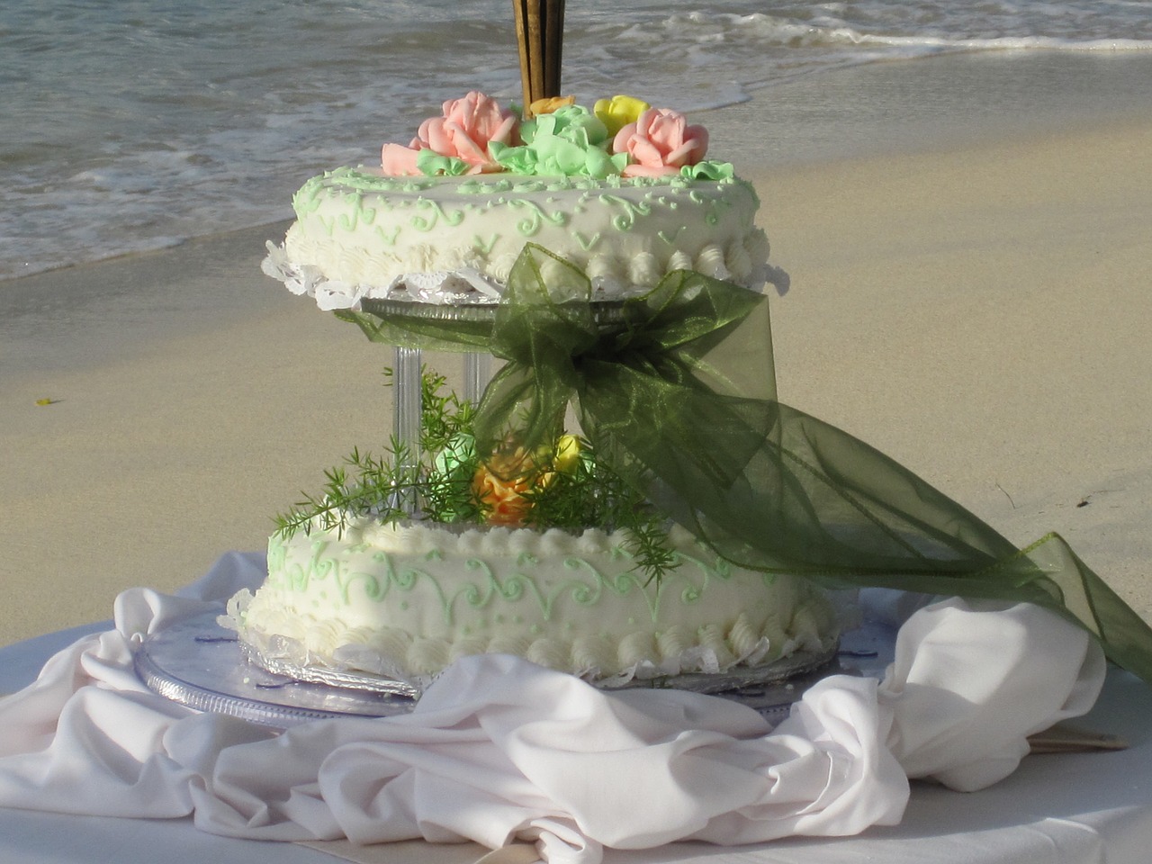beach cake marriage free photo