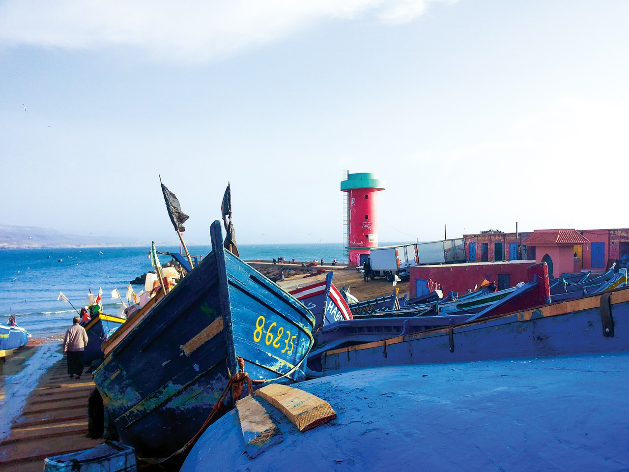 lighthouse boats sea free photo