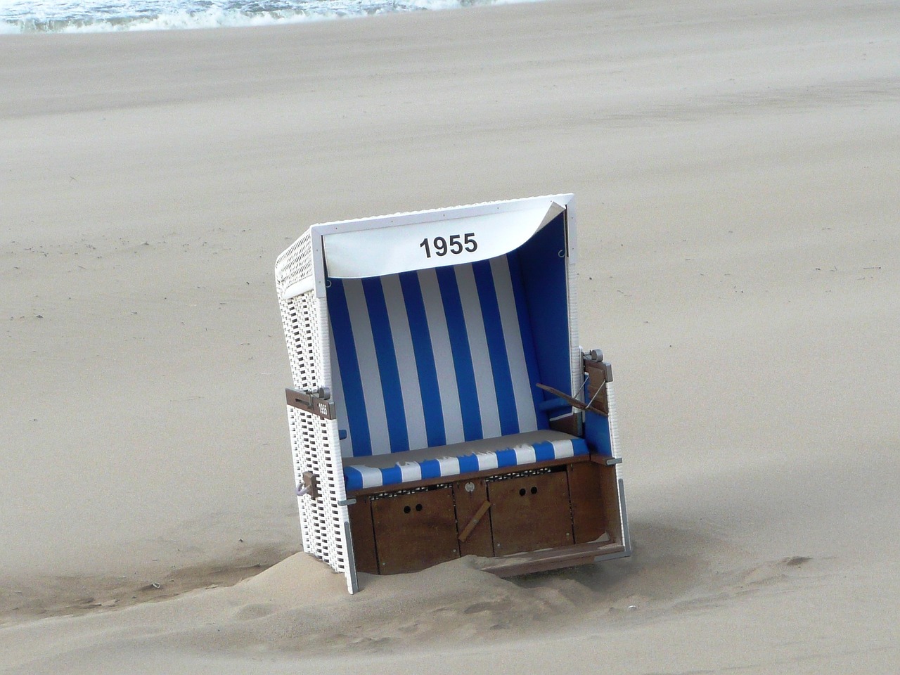 beach chair forward sand free photo