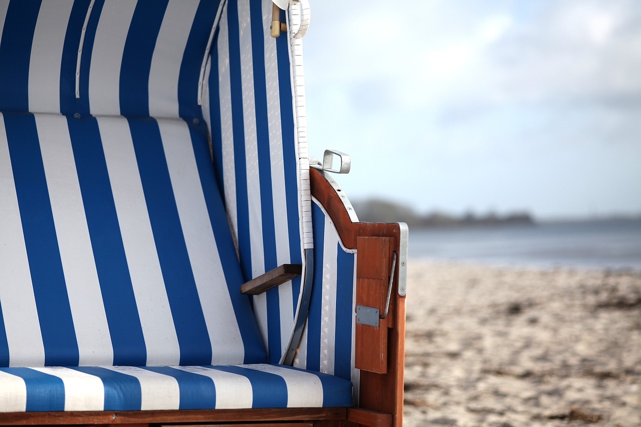 beach chair white blue free photo