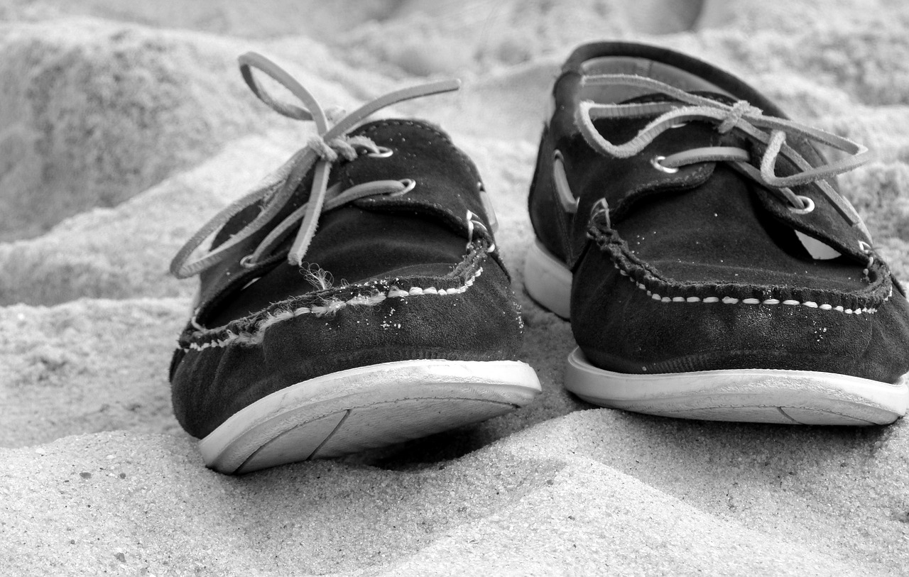 Beach shoes,shoes,sand,beach,feet - free image from needpix.com