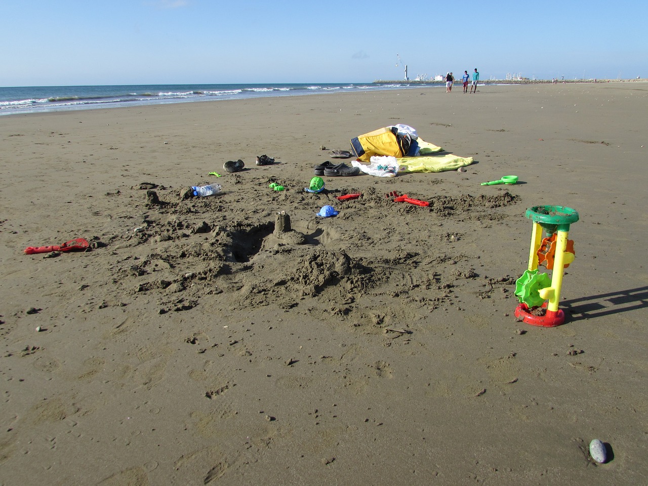 beach toys sun ocean free photo