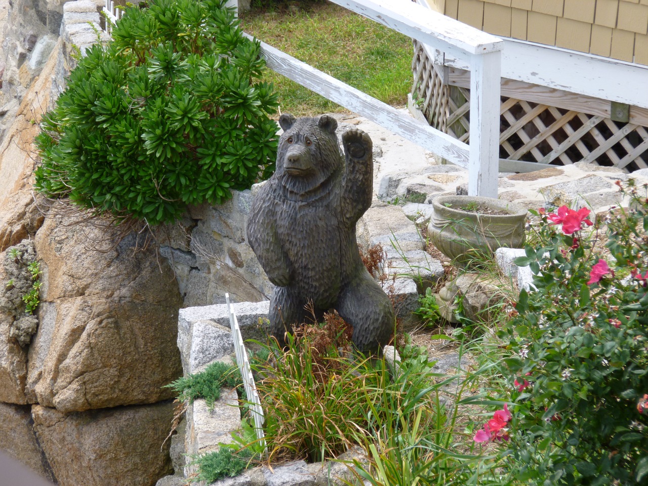 bear lawn decoration statue free photo