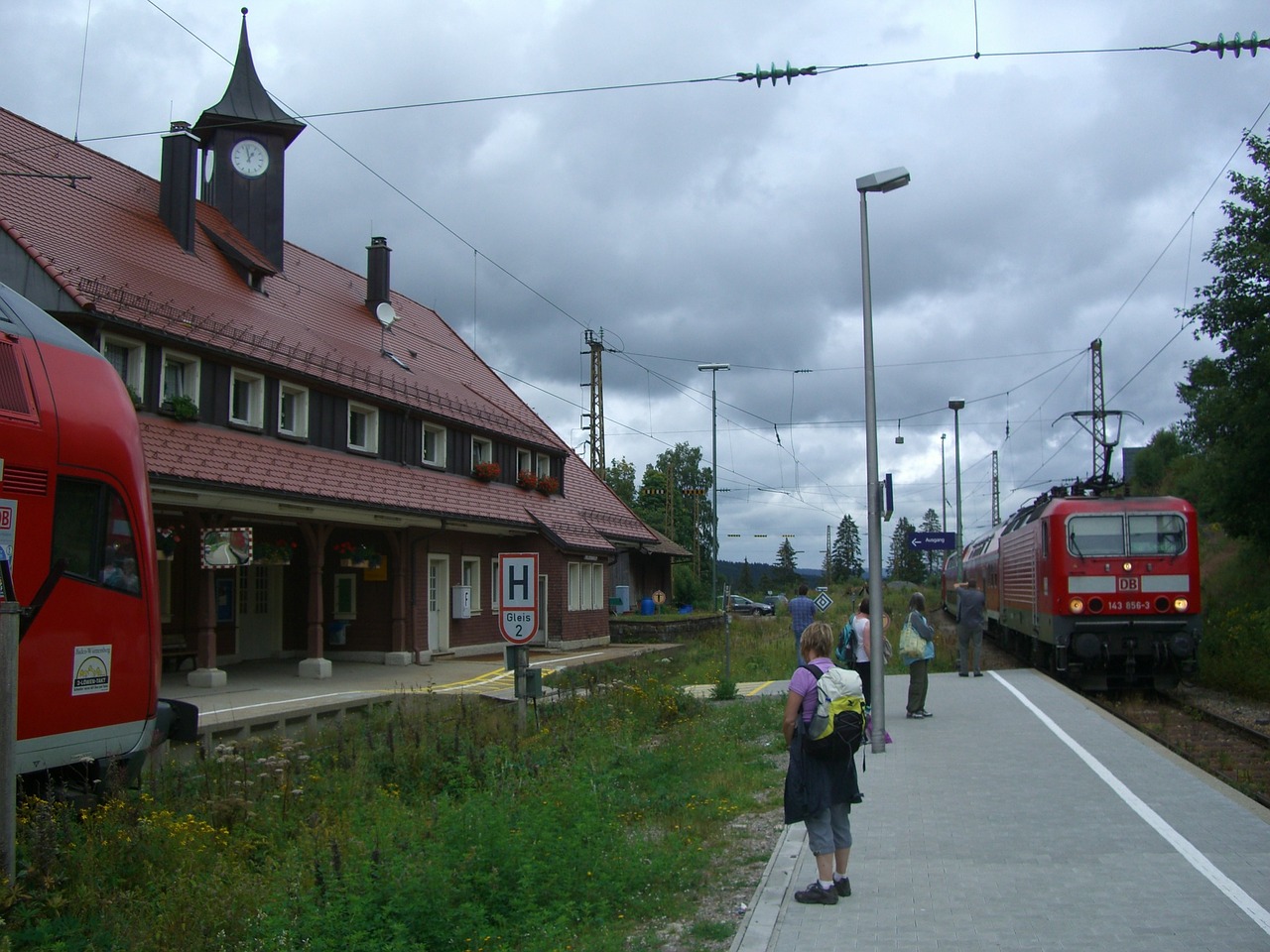 bear valley platform railway station free photo