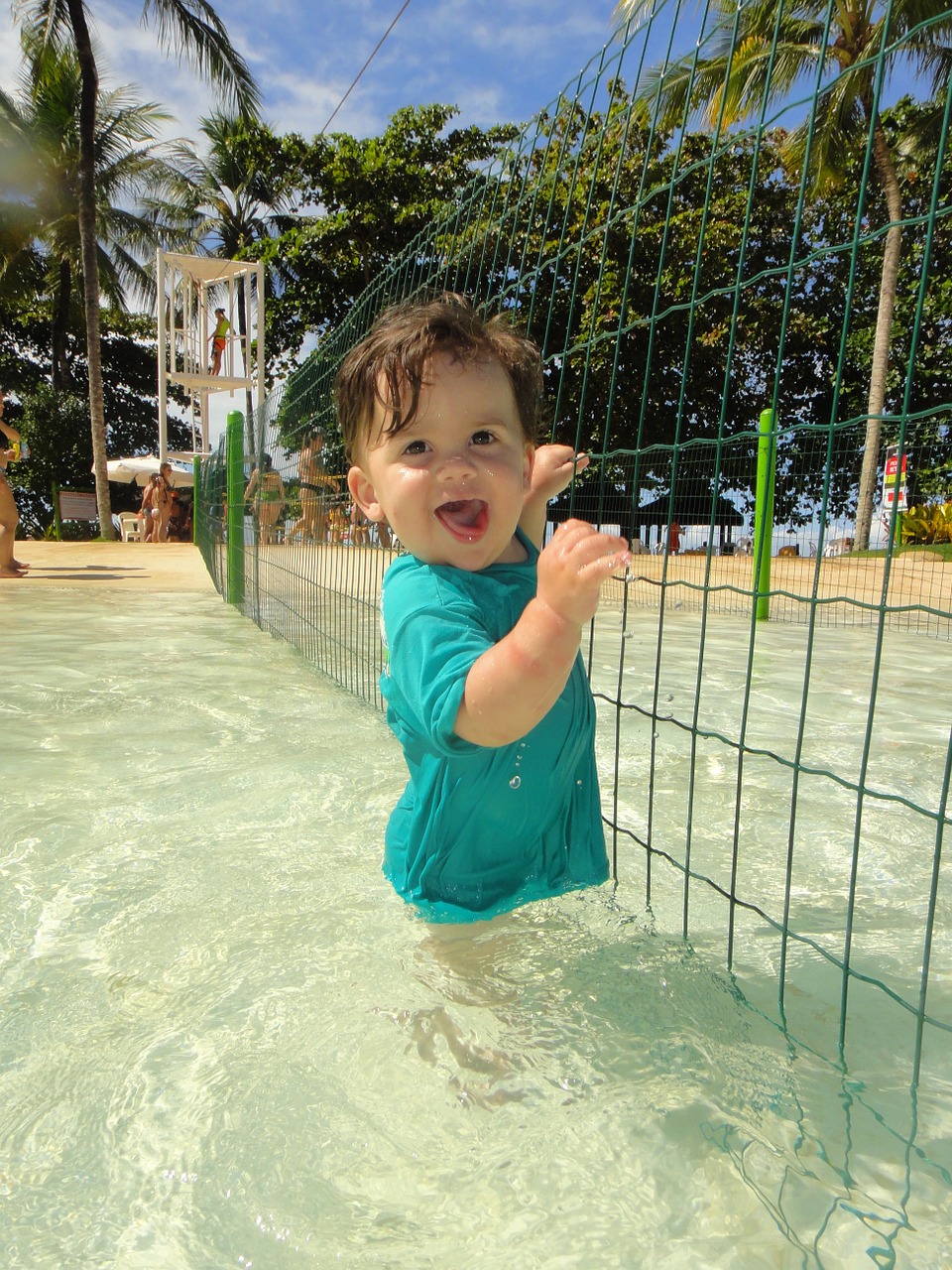 bebe pool happy free photo