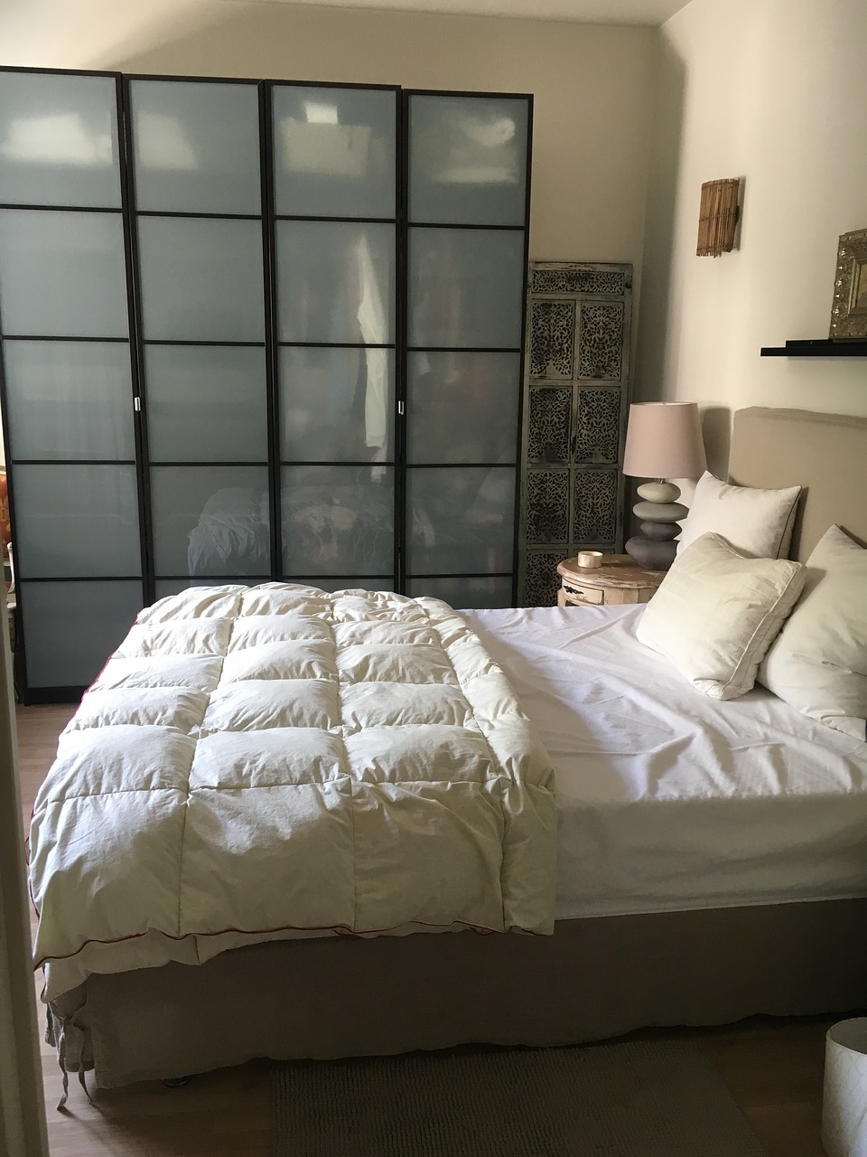 bed bedroom interior free photo