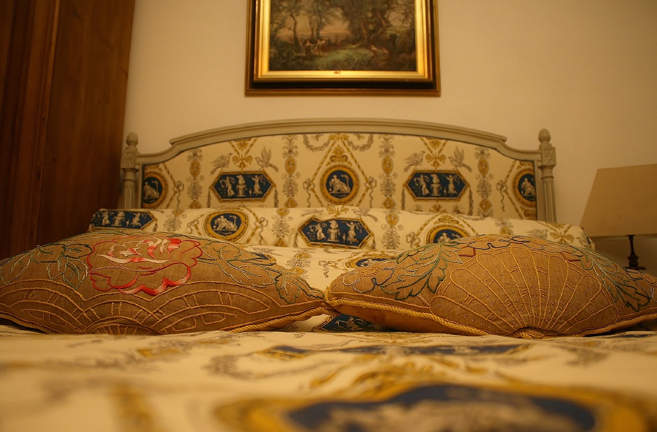 bed  historically  royal free photo