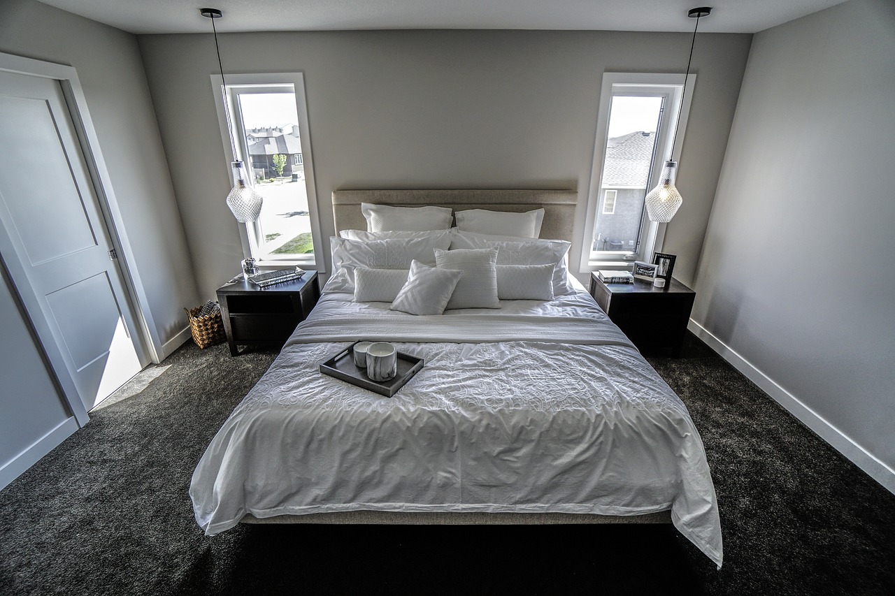 bedroom  white  pillows free photo