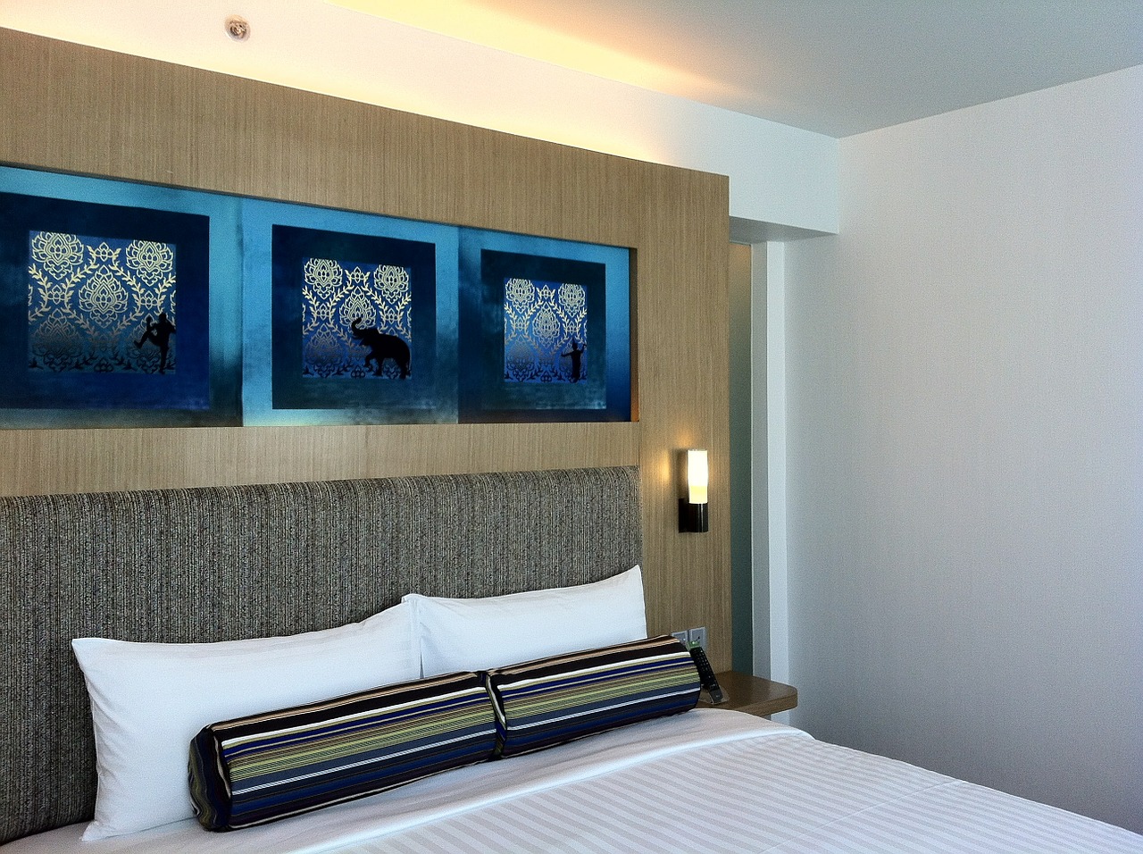 bedroom hotel accommodation free photo