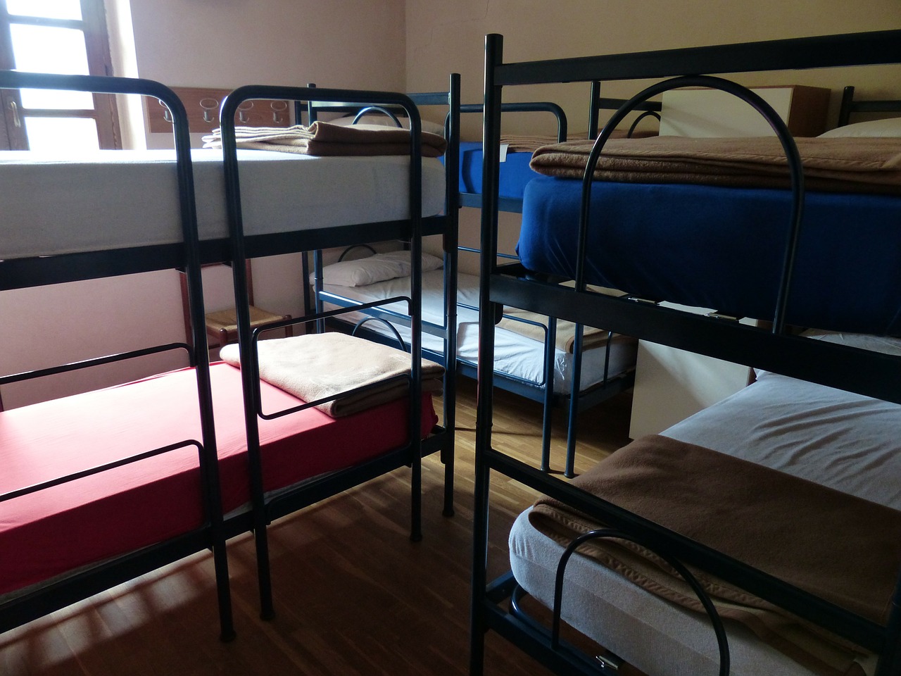 beds youth hostel bunk beds free photo