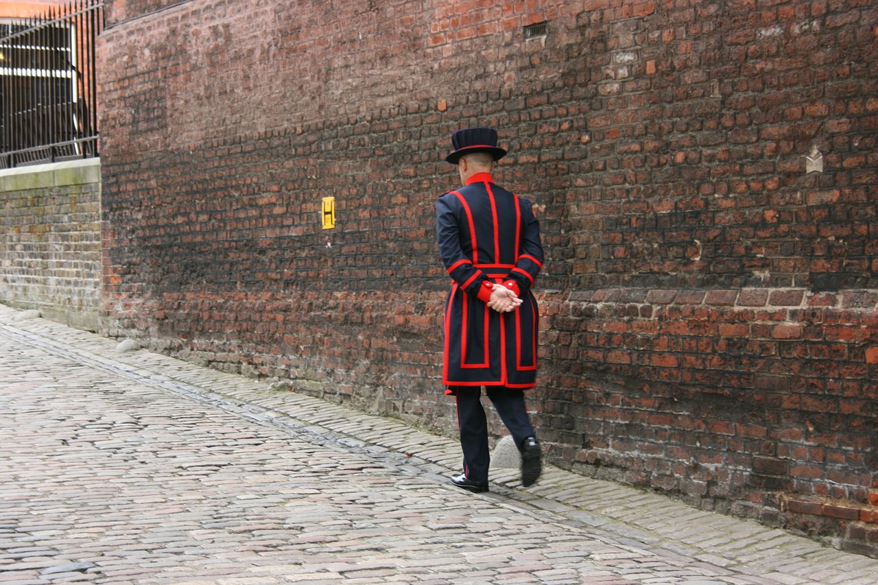 beefeater tower of london guard free photo