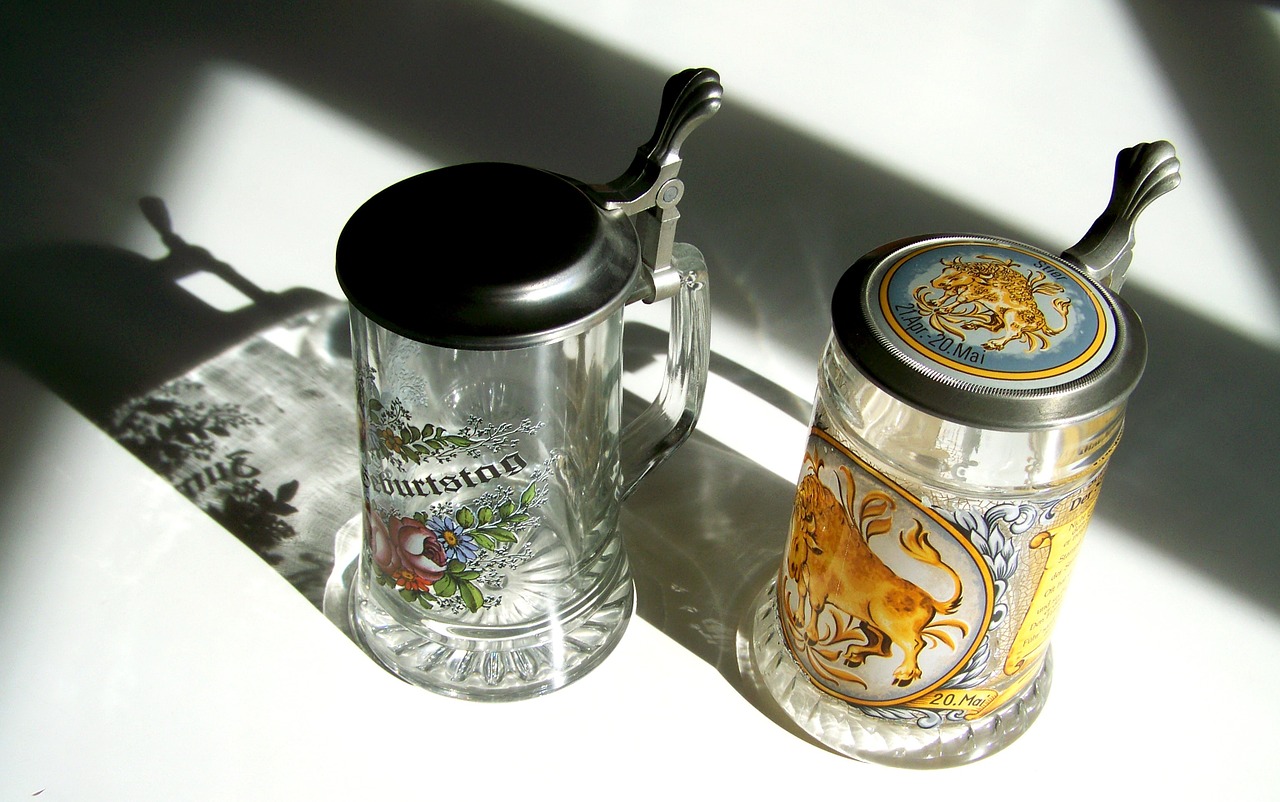 beer cup glass light shadow free photo