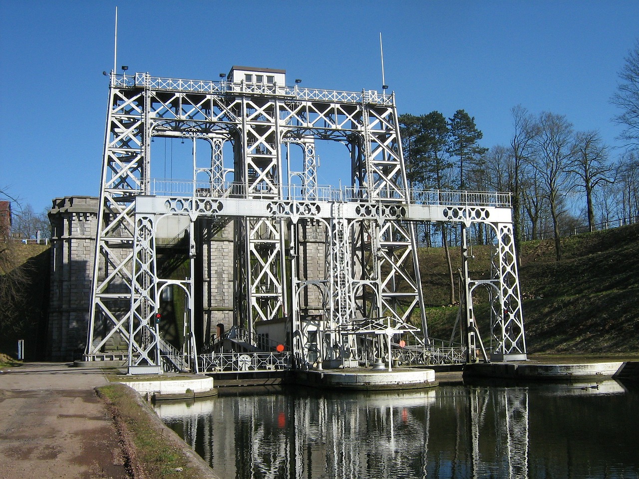 belgium boat lift structure free photo