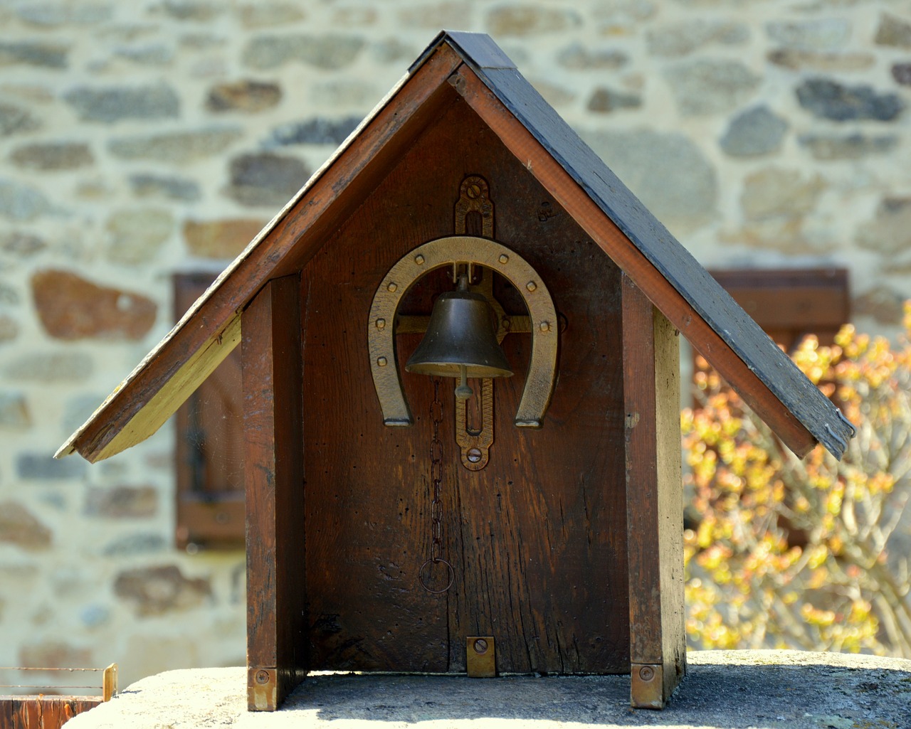bell small house horseshoe free photo