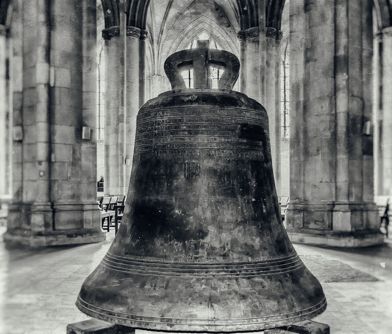 bell church columnar free photo