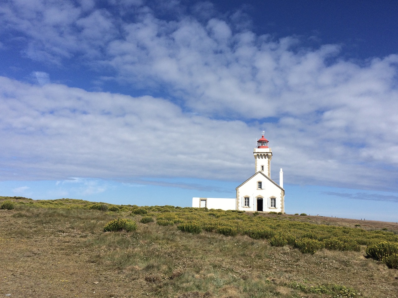 belle ile lighthouse schapenwolkjes free photo