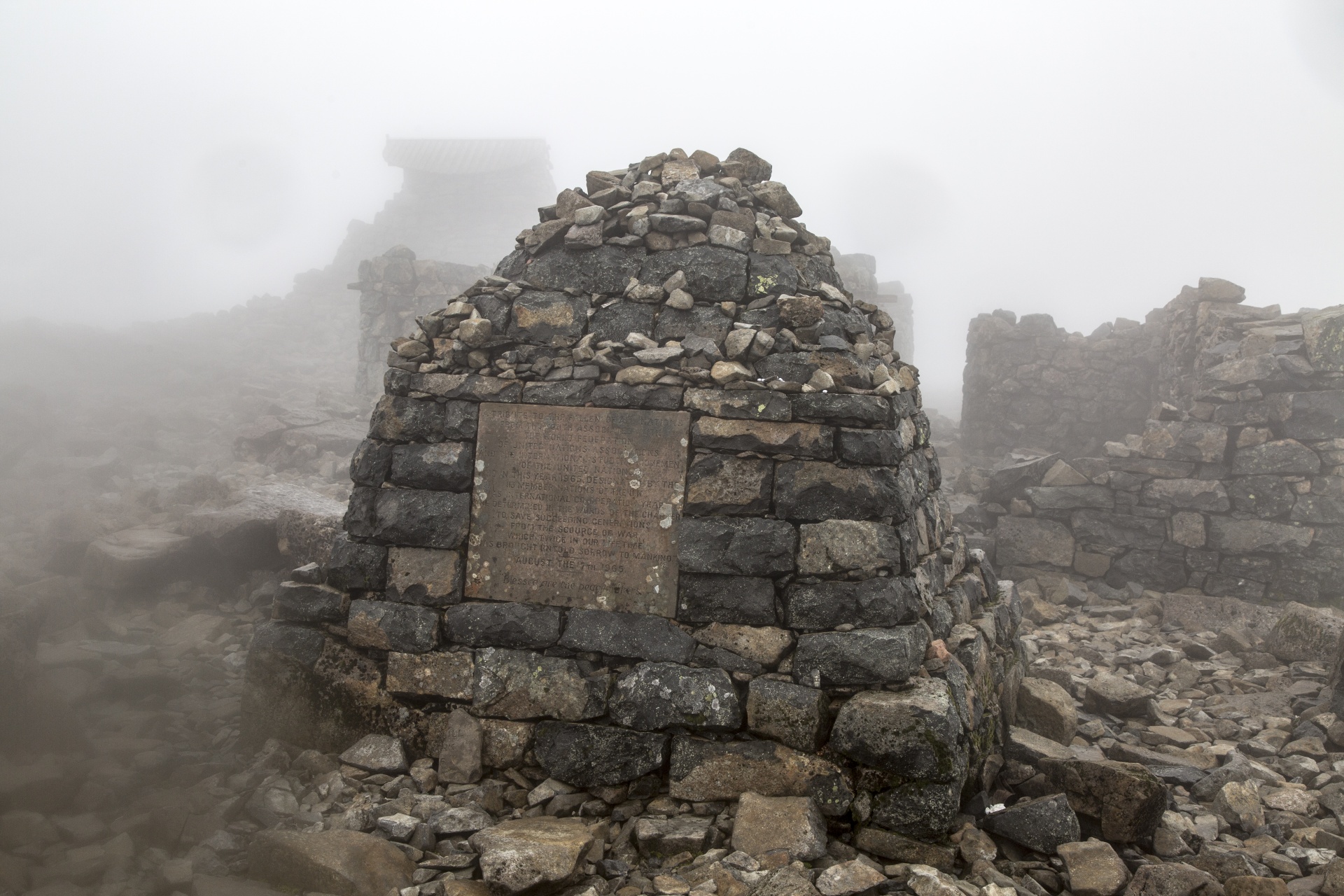 ben scotland fog free photo